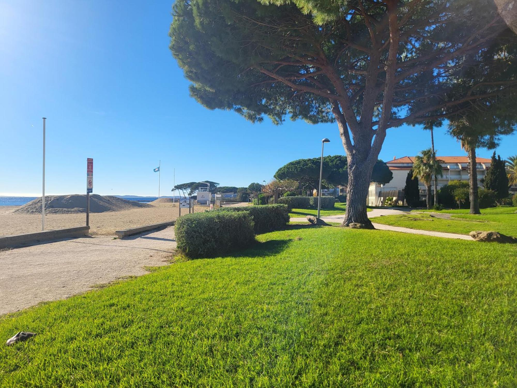 Mazet Climatise Rdj Plages Parking Wifi Gratuit La Londe-les-Maures Luaran gambar
